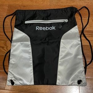 Reebok Draw String Bag w zipper compartment